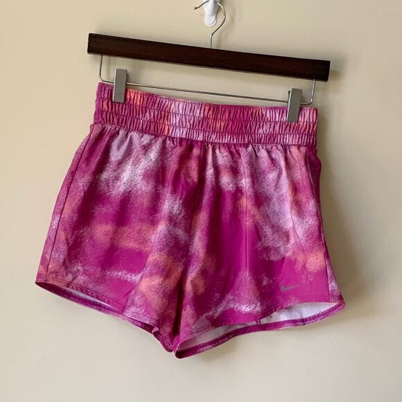 NWT Nike Dri-Fit One High-Waisted 3" Training Shorts, Small, Fuchsia Print - Picture 4 of 9